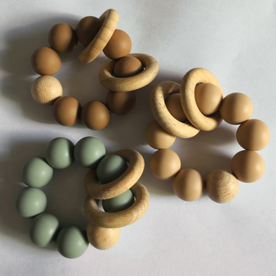 Custom Silicone Beads Teether 9*7.5*4cm With 2 Wooden Bracelet